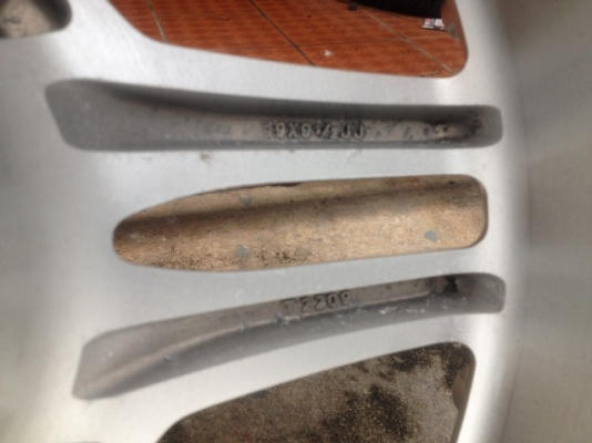 ล้อ AMG เเท้ 19หน้า8ครึ่งหลัง9ครึ่งอ๊อฟ38 5รู112สีเดิมๆญีปุ่นยางติดมาใช้ไม่ได้เเล้ว