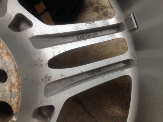 ล้อ AMG เเท้ 19หน้า8ครึ่งหลัง9ครึ่งอ๊อฟ38 5รู112สีเดิมๆญีปุ่นยางติดมาใช้ไม่ได้เเล้ว