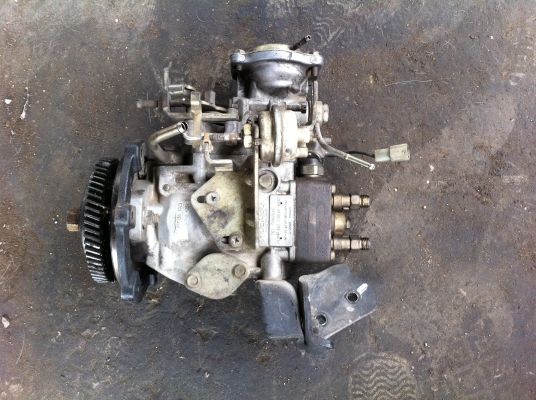 ขายปั้มดีเซล isuzu 2800 di turbo สภาพพร้อมใช้งาน 12500 บาท