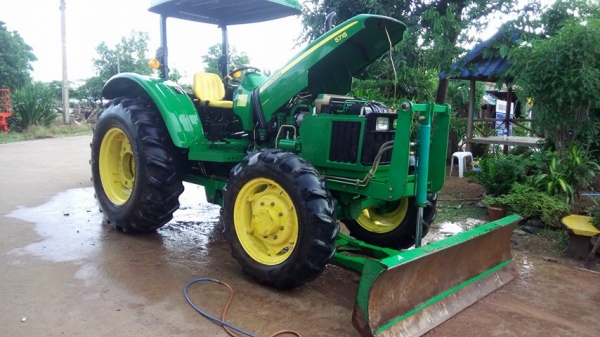 ขายด่วนมากครับ จอนเดียร์ 5715 ใหม่มากๆ