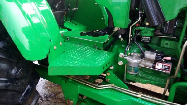 ขายด่วนมากครับ จอนเดียร์ 5715 ใหม่มากๆ