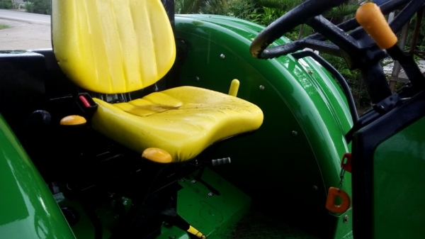 ขายด่วนมากครับ จอนเดียร์ 5715 ใหม่มากๆ