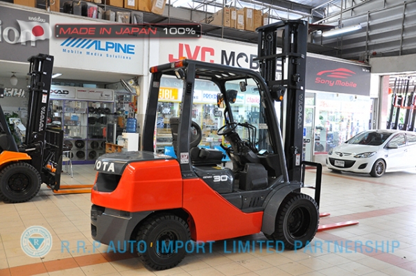 ขายรถโฟล์คลิฟท์มือสอง TOYOTA รุ่น 8FD30-31493 ราคา 575,000 บาท  นำเข้าจากประเทศญี่ปุ่น 100\% ไม่เคยใช้งานในไทย