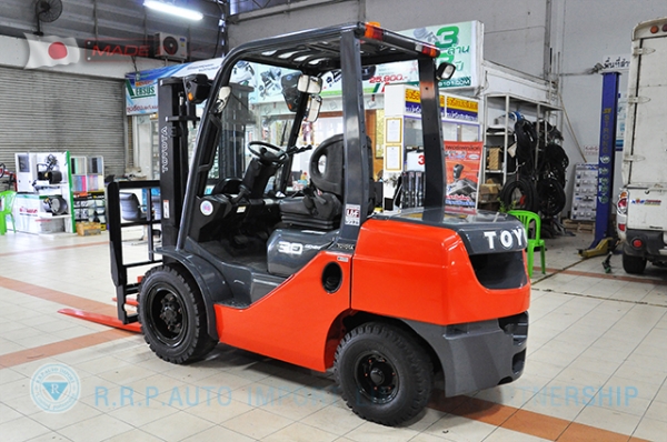 ขายรถโฟล์คลิฟท์มือสอง TOYOTA รุ่น 8FD30-31493 ราคา 575,000 บาท  นำเข้าจากประเทศญี่ปุ่น 100\% ไม่เคยใช้งานในไทย