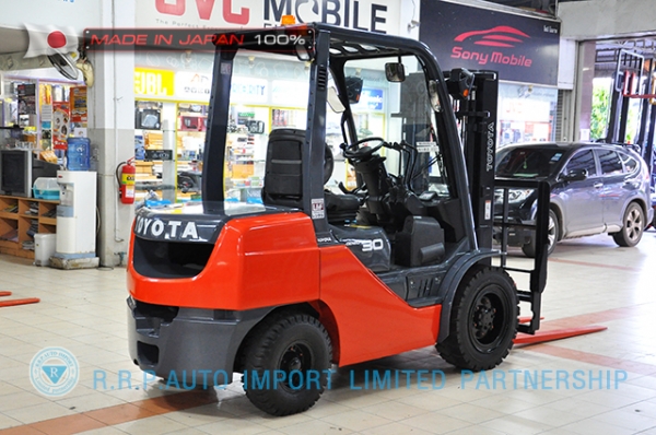 ขายรถโฟล์คลิฟท์มือสอง TOYOTA รุ่น 8FD30-31493 ราคา 575,000 บาท  นำเข้าจากประเทศญี่ปุ่น 100\% ไม่เคยใช้งานในไทย