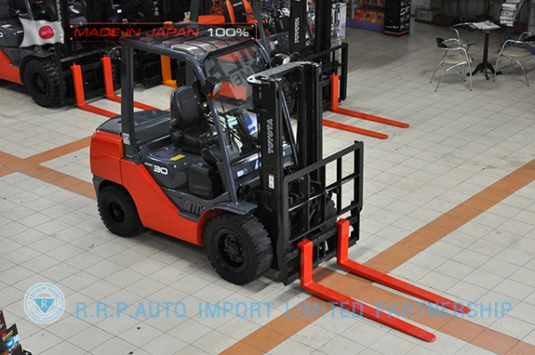 ขายรถโฟล์คลิฟท์มือสอง TOYOTA รุ่น 8FD30-31493 ราคา 575,000 บาท  นำเข้าจากประเทศญี่ปุ่น 100\% ไม่เคยใช้งานในไทย