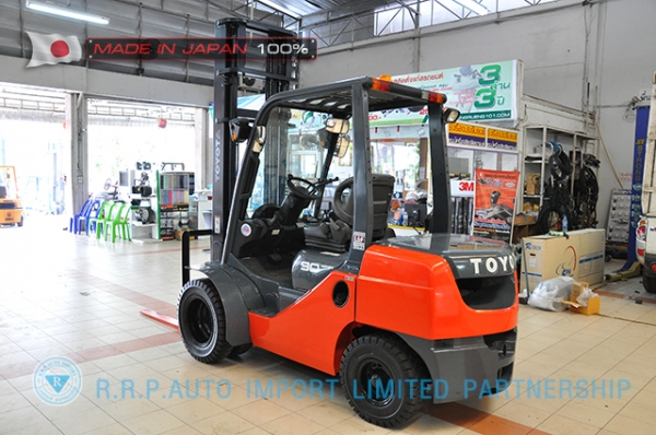 ขายรถโฟล์คลิฟท์มือสอง TOYOTA รุ่น 8FD30-31493 ราคา 575,000 บาท  นำเข้าจากประเทศญี่ปุ่น 100\% ไม่เคยใช้งานในไทย