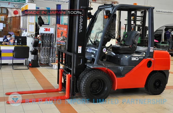 ขายรถโฟล์คลิฟท์มือสอง TOYOTA รุ่น 8FD30-31493 ราคา 575,000 บาท  นำเข้าจากประเทศญี่ปุ่น 100\% ไม่เคยใช้งานในไทย