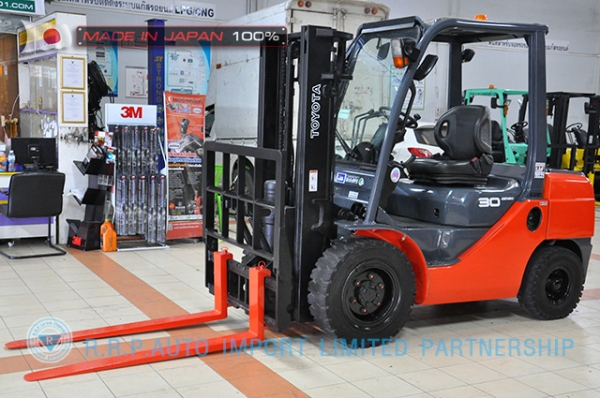 ขายรถโฟล์คลิฟท์มือสอง TOYOTA รุ่น 8FD30-31493 ราคา 575,000 บาท  นำเข้าจากประเทศญี่ปุ่น 100\% ไม่เคยใช้งานในไทย