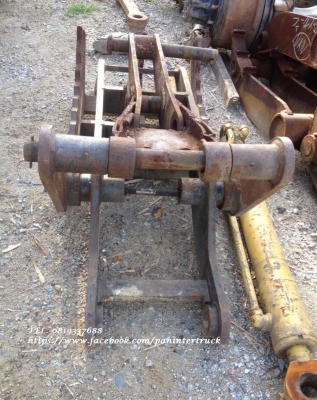 FROM JAPAN ขายถูกด่วนๆตัวคีบปากหนีบไม้ อุปกรณ์รองรับสำหรับรถขุดไซค์ 60,65,70 /สวมบูทสลัก 50 มิล/ ราคาเพียง 13,000 บาท สนใจรีบติดต่อ