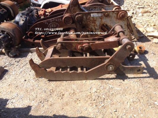 FROM JAPAN ขายถูกด่วนๆตัวคีบปากหนีบไม้ อุปกรณ์รองรับสำหรับรถขุดไซค์ 60,65,70 /สวมบูทสลัก 50 มิล/ ราคาเพียง 13,000 บาท สนใจรีบติดต่อ