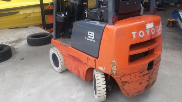 Toyota FORK LIFT 0.9ตัน เครื่องยนต์เบบบนซิล นำเข้าจากญี่ปุ่น แรงดี ติดง่าย พร้อมใช้งาน