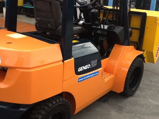 ขายรถโฟล์คลิฟท์งาเทอิ้งค์ฟอร์ครถโฟล์คลิฟท์มือสองราคาถูก มองหารถตักก้อนยางพารางาเทงากระดกนึกถึงพีทีเอชลบุรี081-8342060