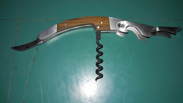 ขายมีดพับด้ามไม้ใบมีดสแตนเลสและที่เปิดขวดไวร์ เปิดขวดฝาจีบได้สวยงาม