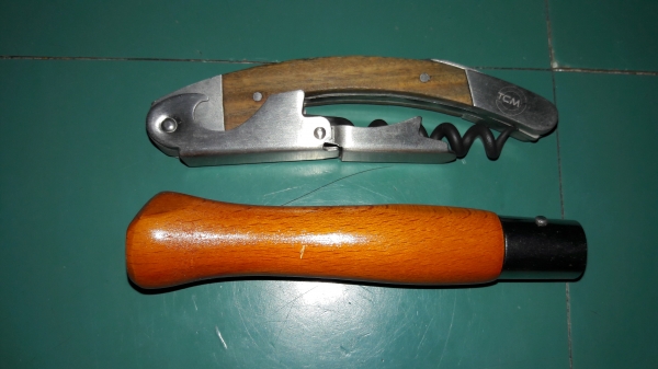 ขายมีดพับด้ามไม้ใบมีดสแตนเลสและที่เปิดขวดไวร์ เปิดขวดฝาจีบได้สวยงาม