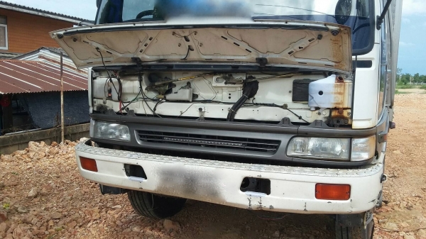 รถฮีโน่ 10 ล้อ ตู้เย็น  FL1J   210 แรงม้า. ปี 41.     สนใจติดต่อ  081 - 6079515