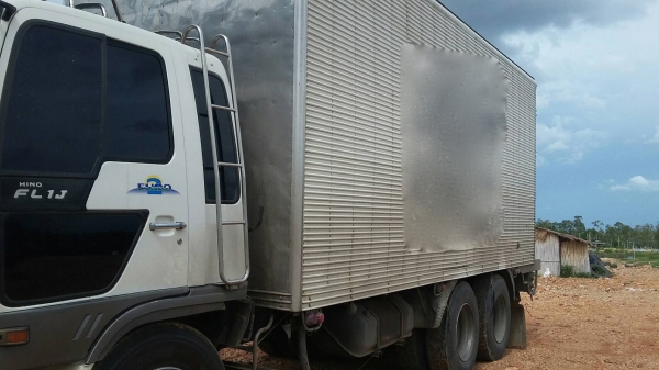 รถฮีโน่ 10 ล้อ ตู้เย็น  FL1J   210 แรงม้า. ปี 41.     สนใจติดต่อ  081 - 6079515