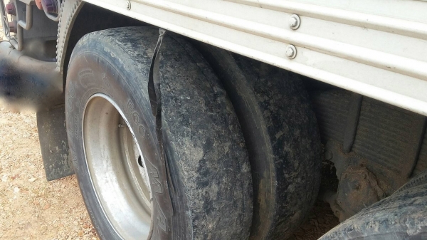 รถฮีโน่ 10 ล้อ ตู้เย็น  FL1J   210 แรงม้า. ปี 41.     สนใจติดต่อ  081 - 6079515