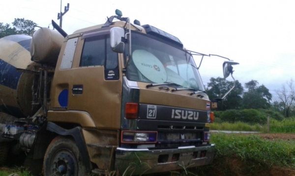 รถอีซูซุ  10  ล้อ โม่ปูน  270 แรงม้า.  ,  ( รถประกอบ. )     สนใจติดต่อ  081 - 6079515