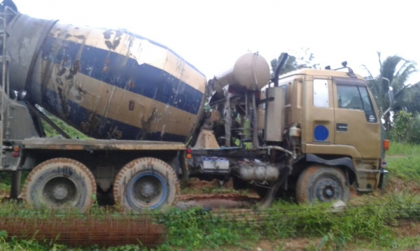 รถอีซูซุ  10  ล้อ โม่ปูน  270 แรงม้า.  ,  ( รถประกอบ. )     สนใจติดต่อ  081 - 6079515