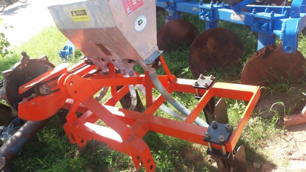 ลิปเปอร์ฝังปุ๋ย ลิปเปอร์ฝังปุ๋ย