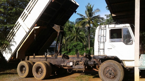 ขาย 10 ล้อดั้ม ไอ้หลง FN527M-A เครื่อง 6D16 195 แรงม้า เกียร์ 10 สปีด คัสซีสวยตลอดเส้น ทะเบียนพร้อมโอน