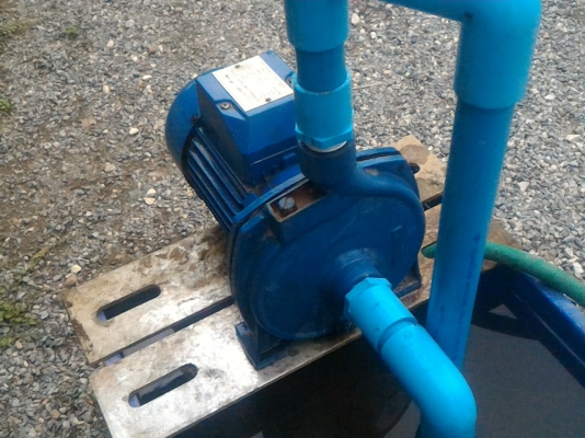 ปั๊มน้ำขนาดกำลัง 1แรงม้า 750 W.ยี่ห้อ LEALPUMP  ท่อเข้า - ออก 1นิ้ว ดันน้ำขึ้นได้สูง 34 ม.ใช้ไฟบ้าน 220 V.