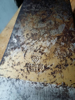 ขายหัวขวานตราเพชรงานเก่าขนาด1/2ปอน สวยงาม