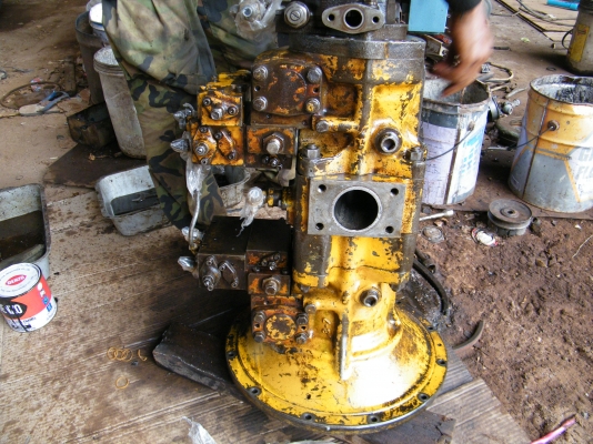 ปั้มไฮดรอลิคแม็คโค komatsu pc200