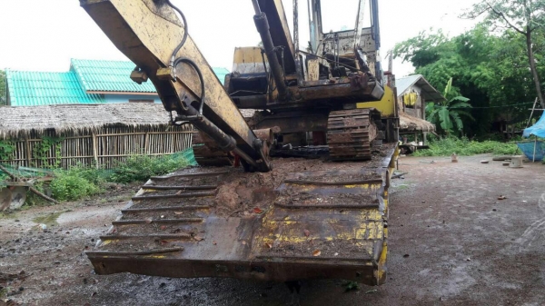 ขาย เทนเลอร์ 10 ล้อ หัวยาว เพลาเดียว เครื่อง 6BD1 165 แรงม้า เล่มทะเบียนครบ