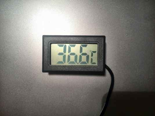 เครื่องวัดอุณหภูมิดิจิตอลจอแอลซีดี จอแอลซีดีแบบอินไลน์ความทนชื้น สายหัววัดต่อไปยาว 1 เมตร ช่วงอุณหภูมิ: - 50 ~ 110