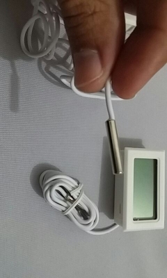 เครื่องวัดอุณหภูมิดิจิตอลจอแอลซีดี จอแอลซีดีแบบอินไลน์ความทนชื้น สายหัววัดต่อไปยาว 1 เมตร ช่วงอุณหภูมิ: - 50 ~ 110