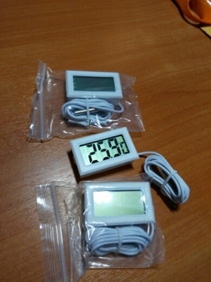 เครื่องวัดอุณหภูมิดิจิตอลจอแอลซีดี จอแอลซีดีแบบอินไลน์ความทนชื้น สายหัววัดต่อไปยาว 1 เมตร ช่วงอุณหภูมิ: - 50 ~ 110