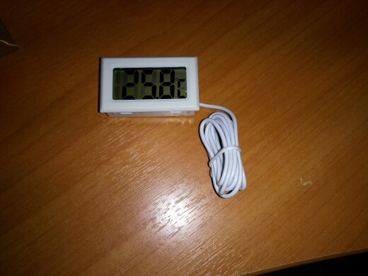 เครื่องวัดอุณหภูมิดิจิตอลจอแอลซีดี จอแอลซีดีแบบอินไลน์ความทนชื้น สายหัววัดต่อไปยาว 1 เมตร ช่วงอุณหภูมิ: - 50 ~ 110