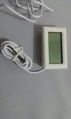 เครื่องวัดอุณหภูมิดิจิตอลจอแอลซีดี จอแอลซีดีแบบอินไลน์ความทนชื้น สายหัววัดต่อไปยาว 1 เมตร ช่วงอุณหภูมิ: - 50 ~ 110