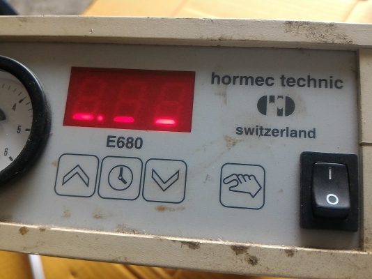 เครื่องหยอกของเหลว หยอกกาว ยี่ห้อ hormec technic ของ สวิตเซอร์แลนด์