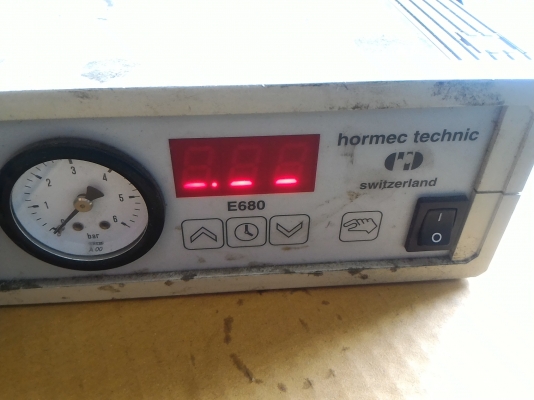 เครื่องหยอกของเหลว หยอกกาว ยี่ห้อ hormec technic ของ สวิตเซอร์แลนด์