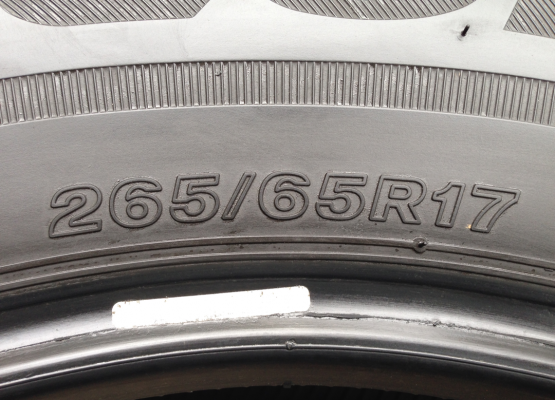 ยาง Bridgestone 265 65 17 ปลายปี15 ดอกเต็ม ราคาไม่แพง
