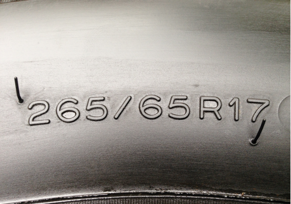 ยาง Michelin 265 65 17 ปลายปี14 ดอกเต็ม ไม่มีปะ ราคาไม่แพง