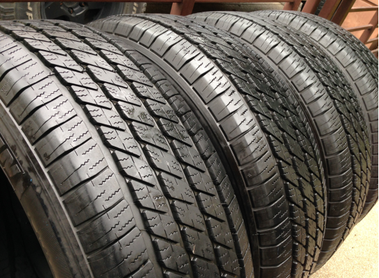 ยาง Michelin 265 65 17 ปลายปี14 ดอกเต็ม ไม่มีปะ ราคาไม่แพง