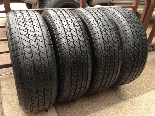 ยาง Michelin 265 65 17 ปลายปี14 ดอกเต็ม ไม่มีปะ ราคาไม่แพง