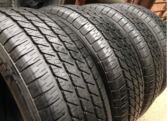 ยาง Michelin 265 65 17 ปลายปี14 ดอกเต็ม ไม่มีปะ ราคาไม่แพง