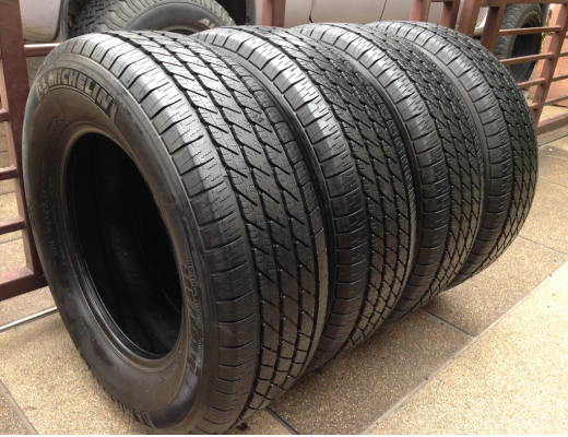 ยาง Michelin 265 65 17 ปลายปี14 ดอกเต็ม ไม่มีปะ ราคาไม่แพง