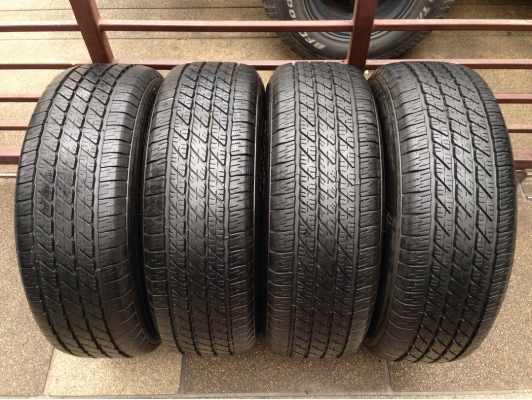 ยาง Michelin 265 65 17 ปลายปี14 ดอกเต็ม ไม่มีปะ ราคาไม่แพง