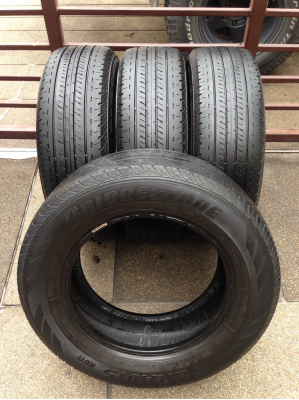 ยาง Bridgestone 215 65 16 ปี15 ดอกเยอะ ไม่มีปะ ราคาไม่แพง
