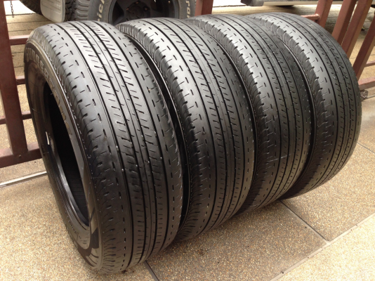 ยาง Bridgestone 215 65 16 ปี15 ดอกเยอะ ไม่มีปะ ราคาไม่แพง