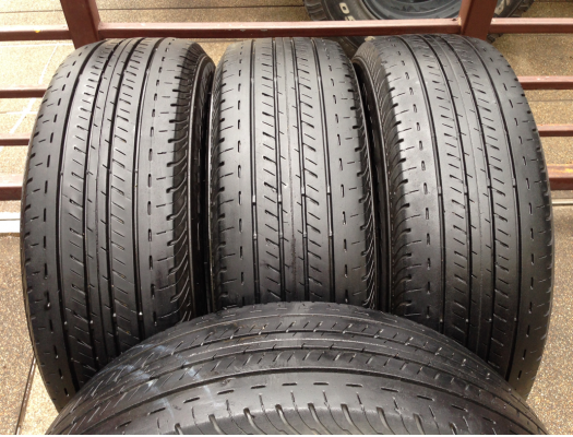 ยาง Bridgestone 215 65 16 ปี15 ดอกเยอะ ไม่มีปะ ราคาไม่แพง