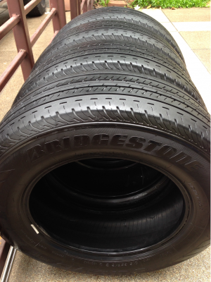 ยาง Bridgestone 215 65 16 ปี15 ดอกเยอะ ไม่มีปะ ราคาไม่แพง