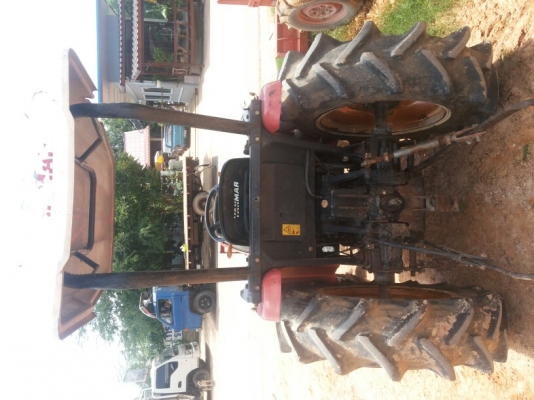 รถแทรกเตอร์ยันม่าร์