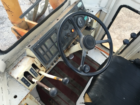 ขายรถตัก Komatsu 510 รถนอกนำเข้าจากญี่ปุ่น 100\% สภาพสวย พร้อมใช้งาน สนใจติดต่อ 081-948-5494